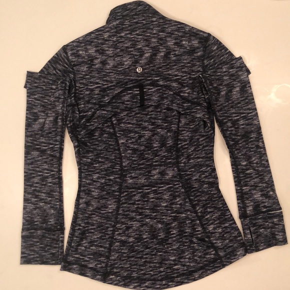Size 4 lululemon jacket - Picture 6 of 6